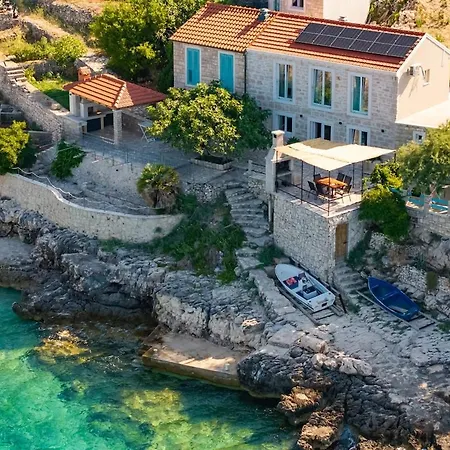 Stone House Mia * Cara