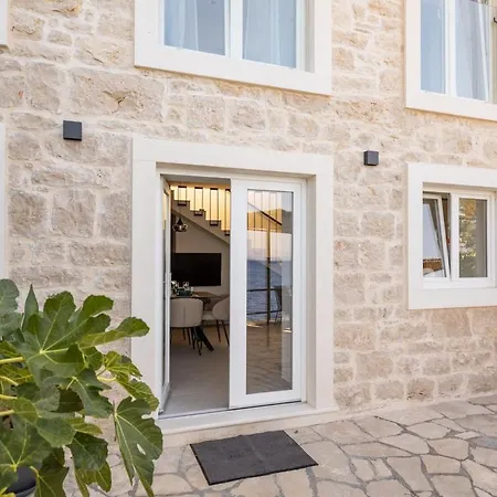 فيلة Stone House Mia *