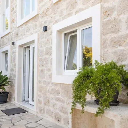 Villa Stone House Mia