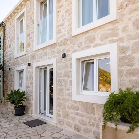 Stone House Mia فيلة *
