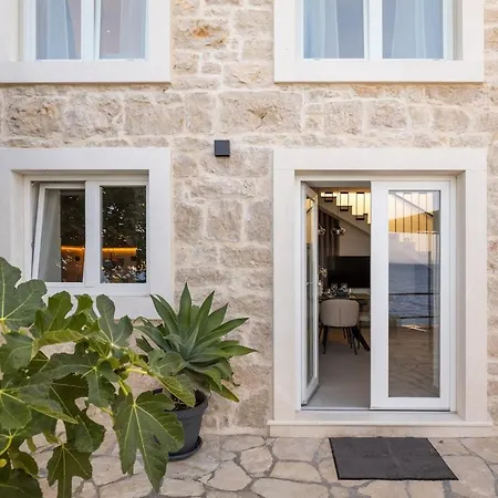 Stone House Mia *