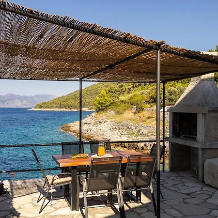 Stone House Mia
