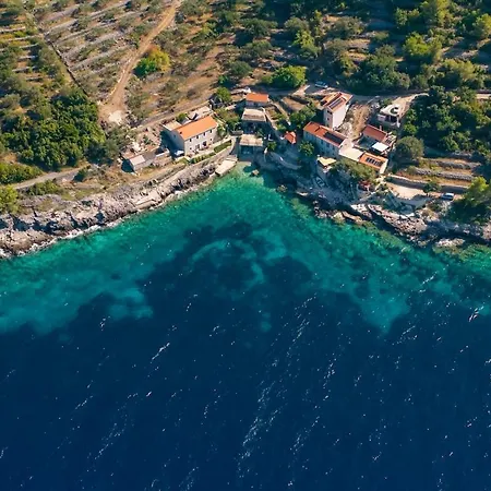 فيلة Stone House Mia *